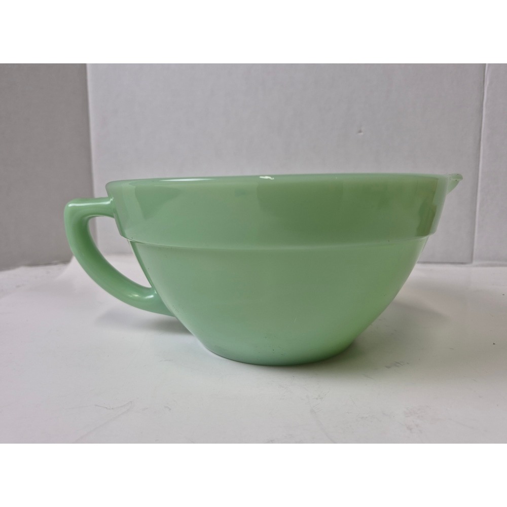 Vtg Fire-King Jadeite Batter Bowl Anchor Hocking with Handle and Spout green